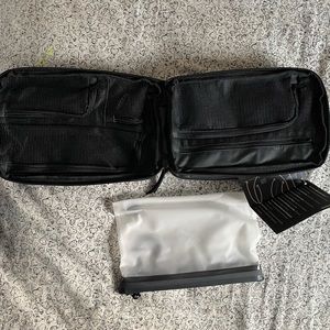 GRAVEL toiletry bag - explorer plus